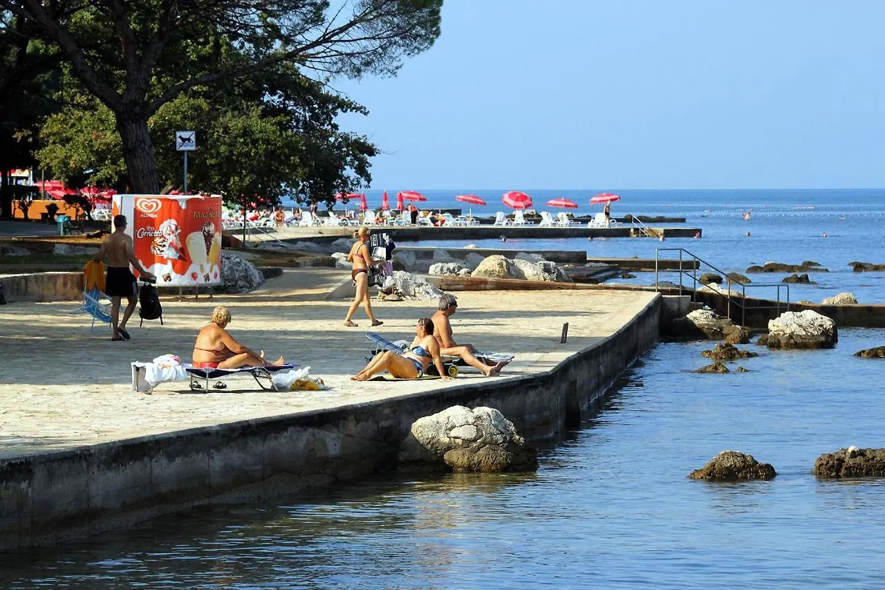 Apartments With A Parking Space Umag - 7039