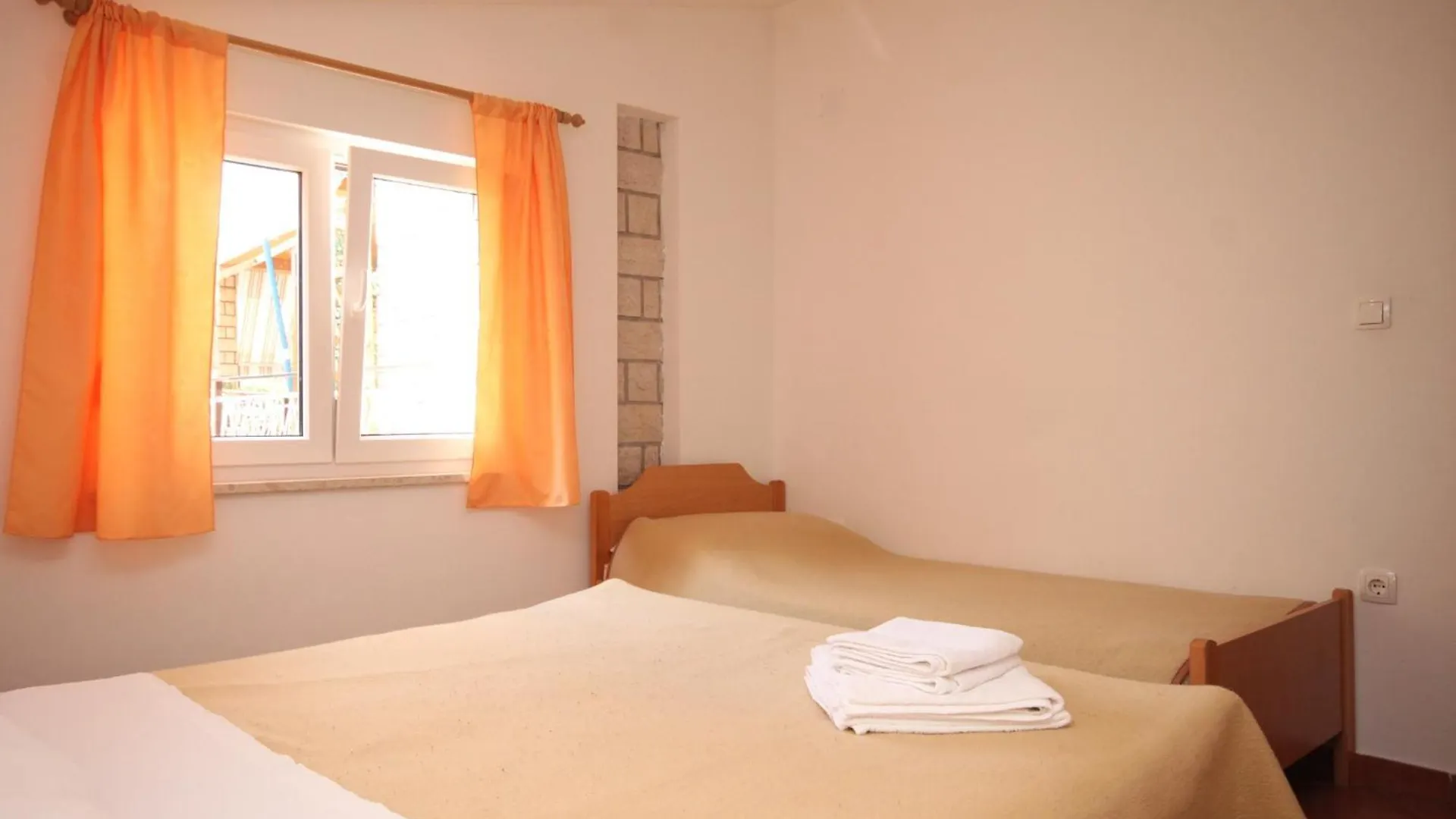 Apartments With A Parking Space Umag - 7039